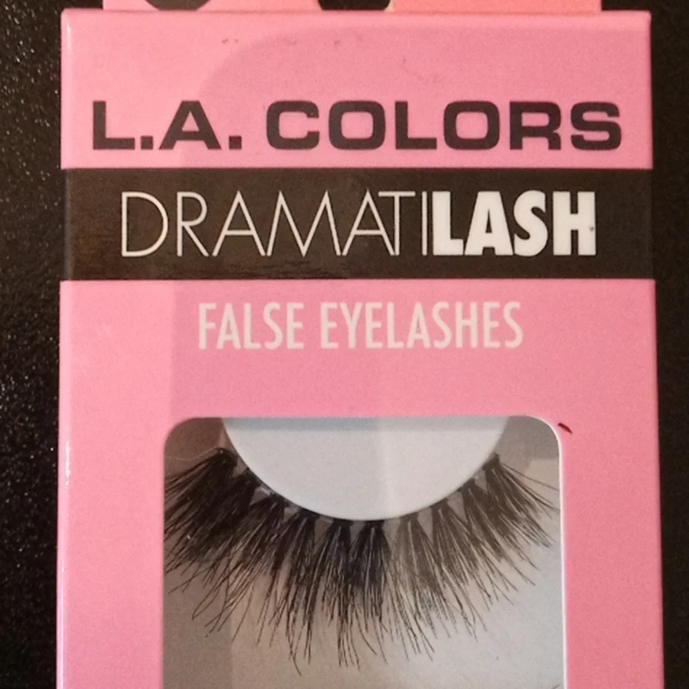 🎁FREE GIFT🎁NIB New In Box False Eyelashes Dramatilash - Picture 6 of 7